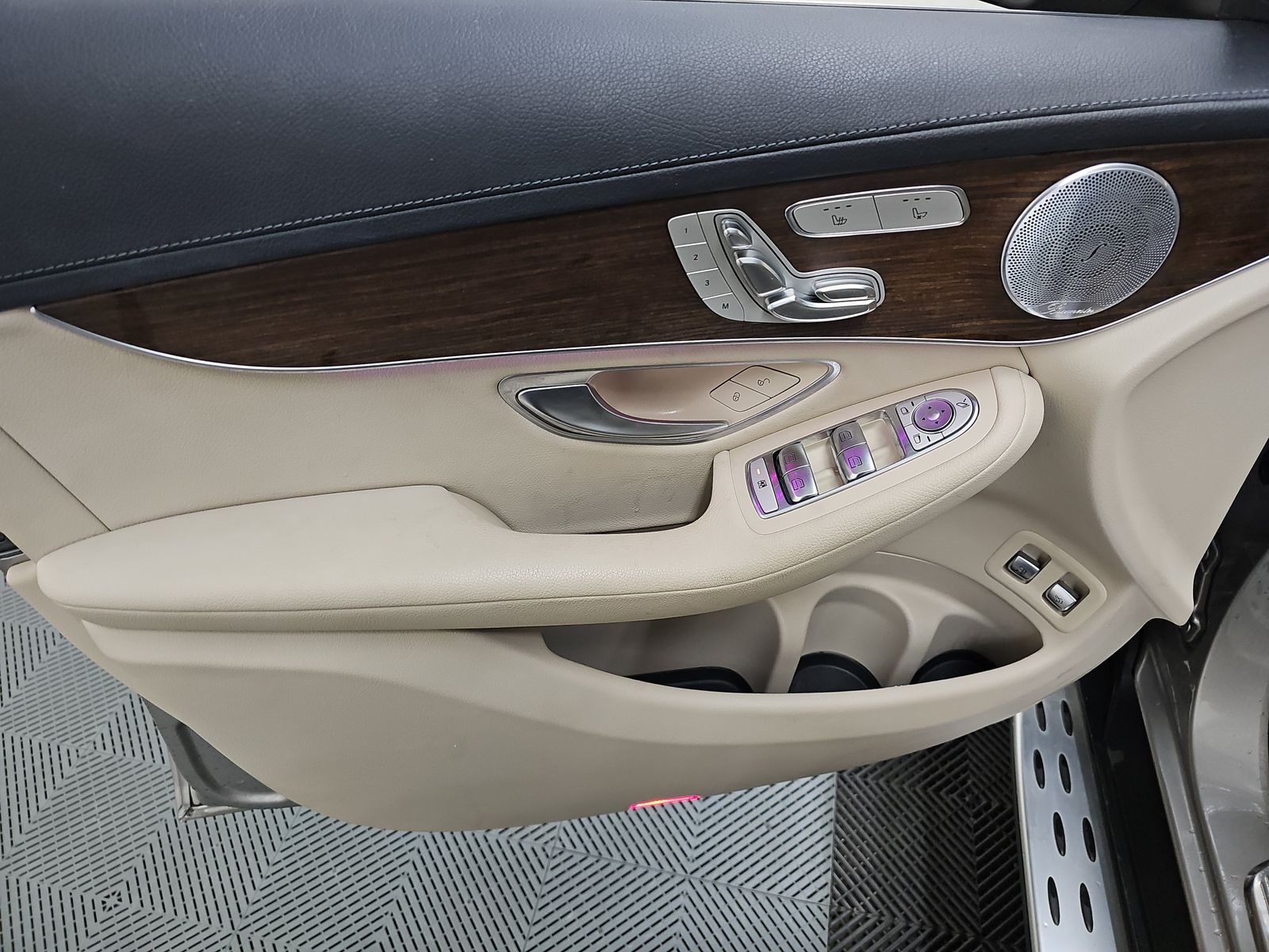 MERCEDES-BENZ GLC - 10