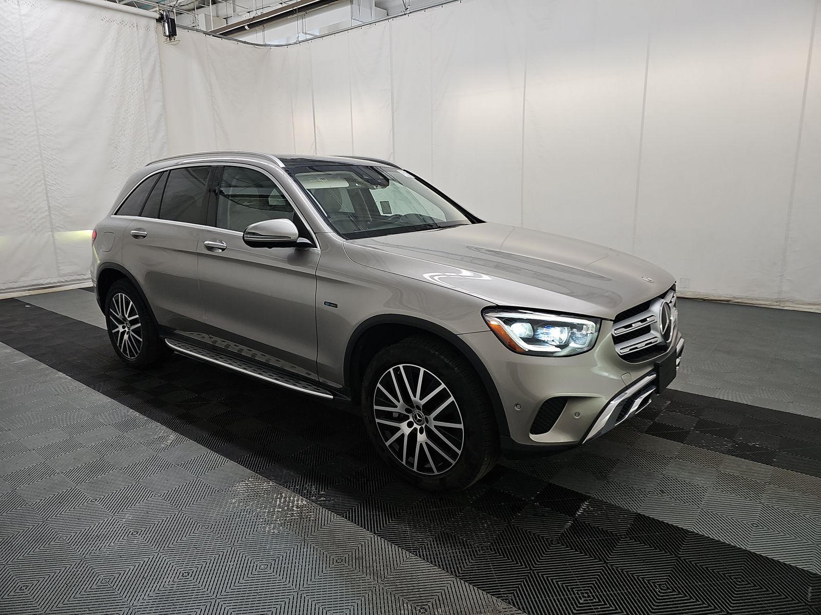 MERCEDES-BENZ GLC - 4