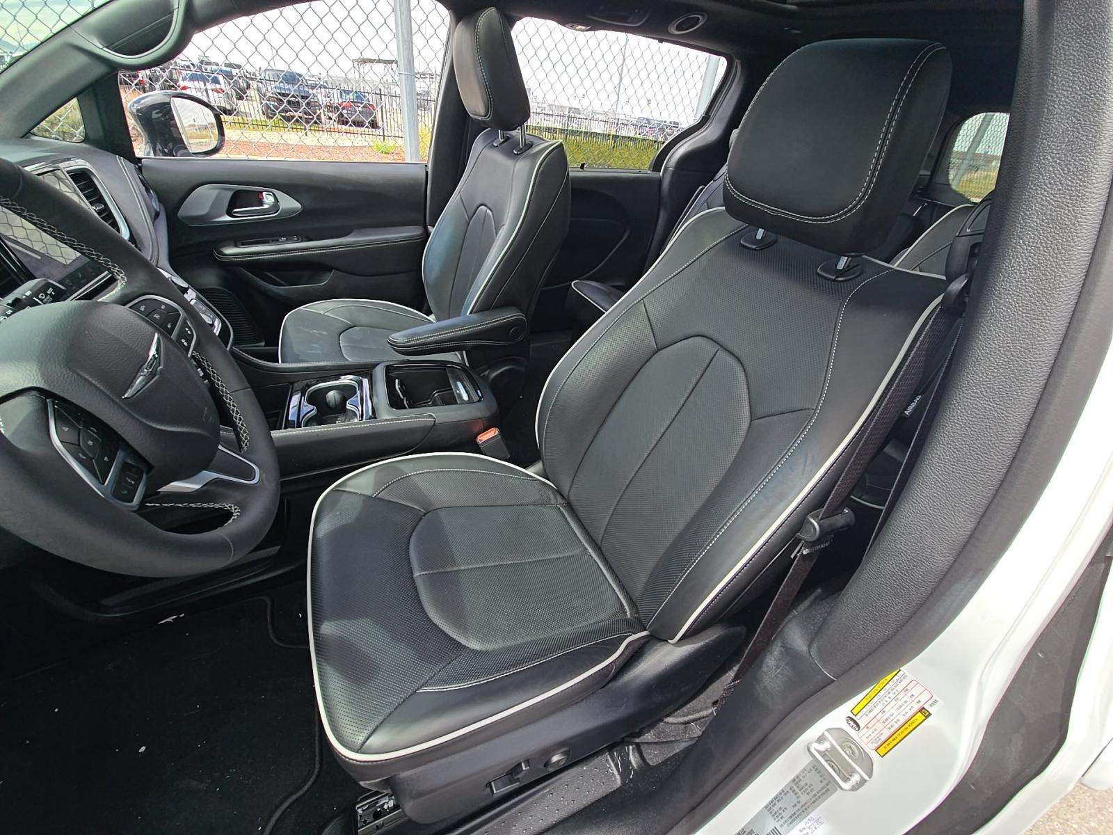 2026 Chrysler Pacifica Limited FWD