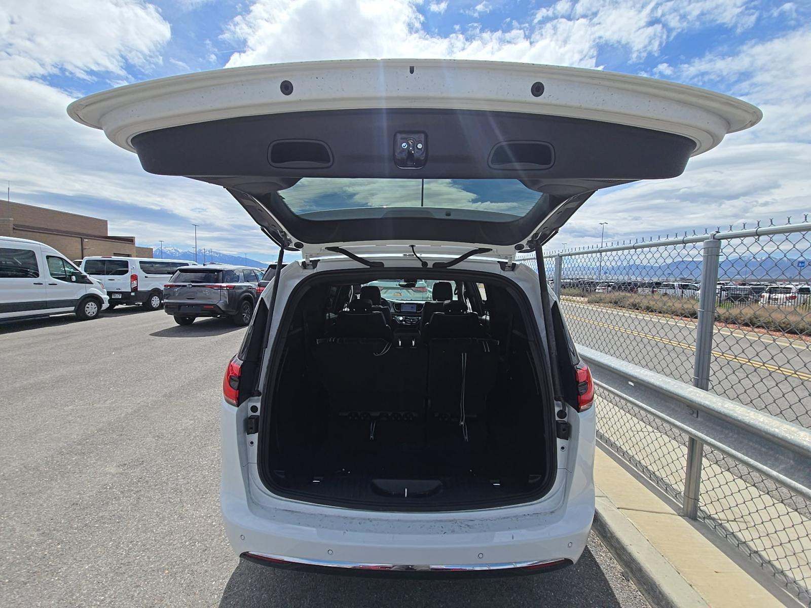 2026 Chrysler Pacifica Limited FWD