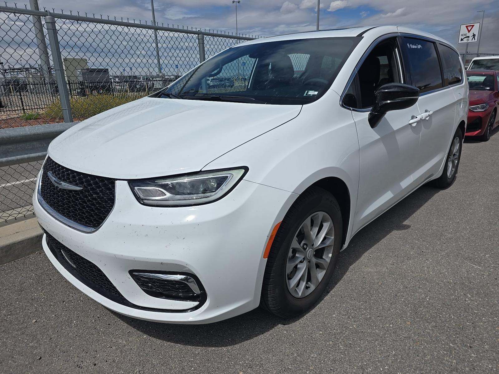 2026 Chrysler Pacifica Limited FWD
