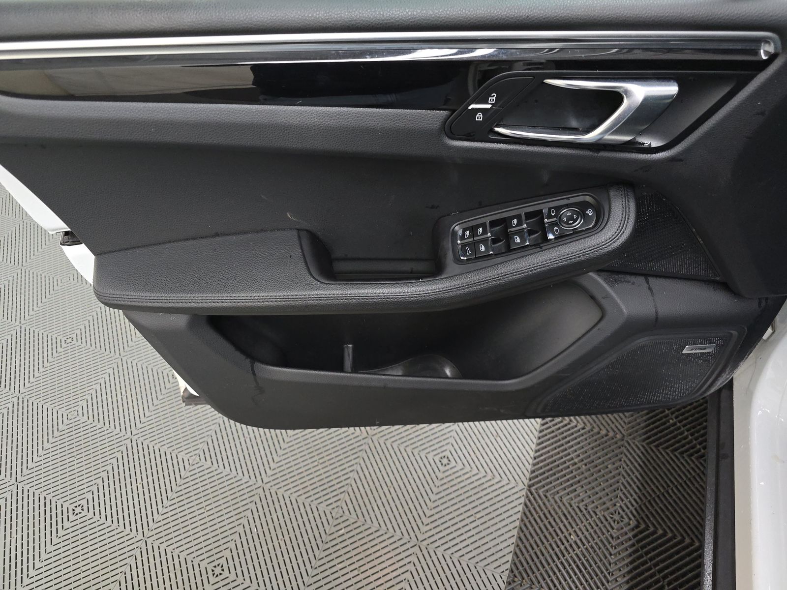 2022 Porsche Macan Base AWD