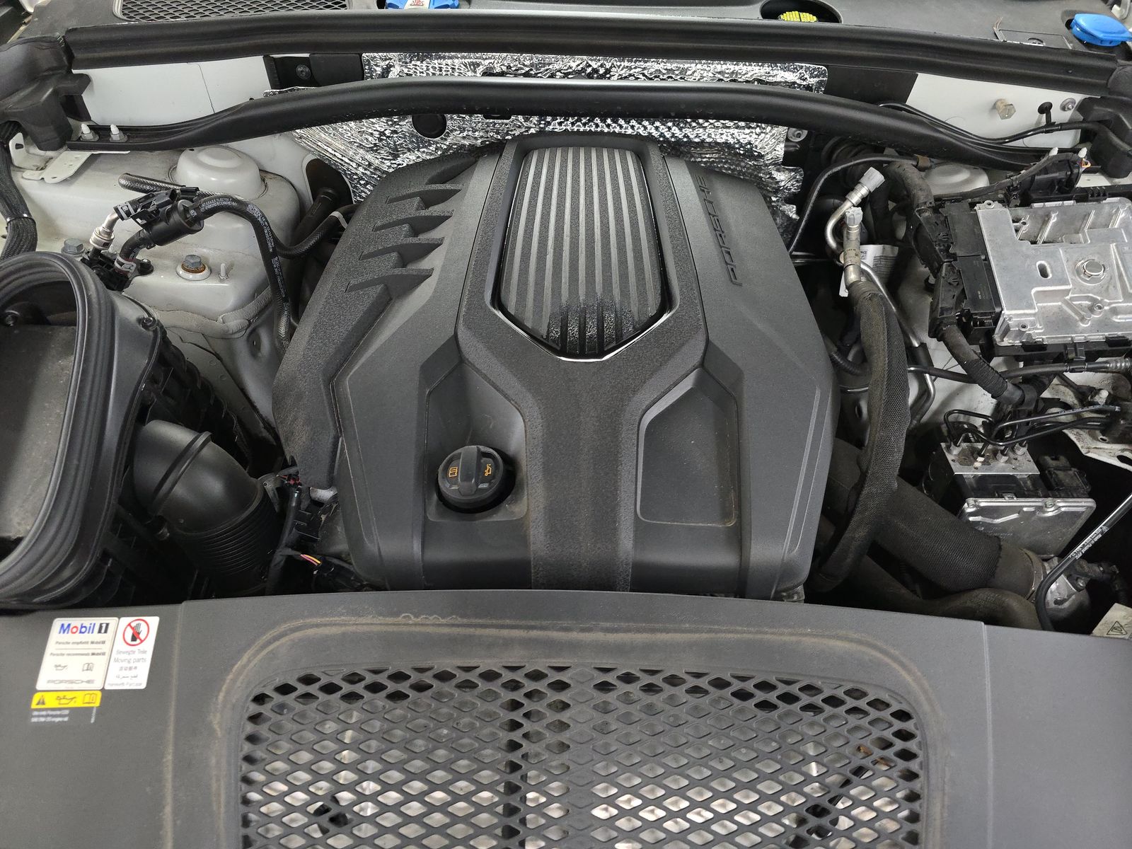 2022 Porsche Macan Base AWD