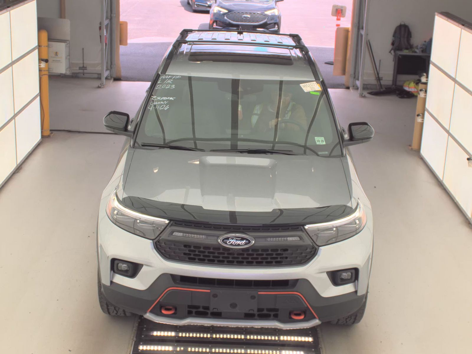 FORD EXPLORER - 3