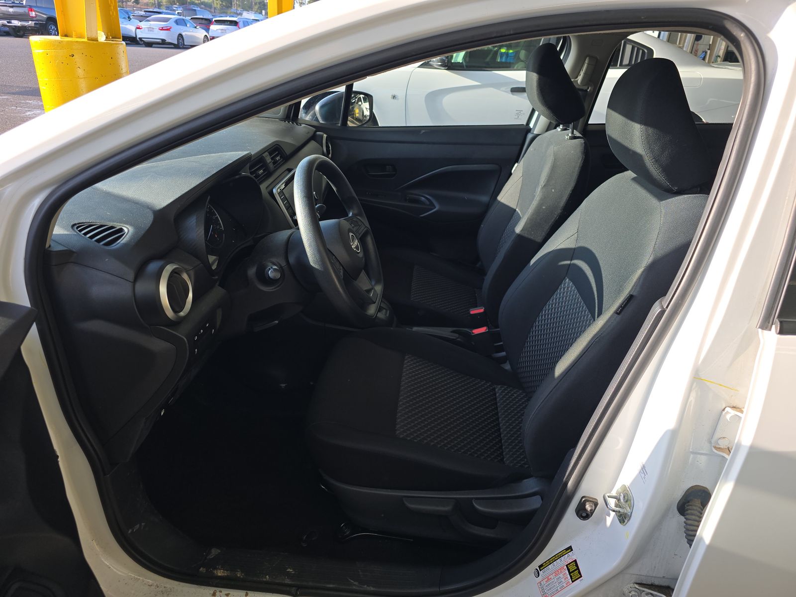 NISSAN VERSA - 8