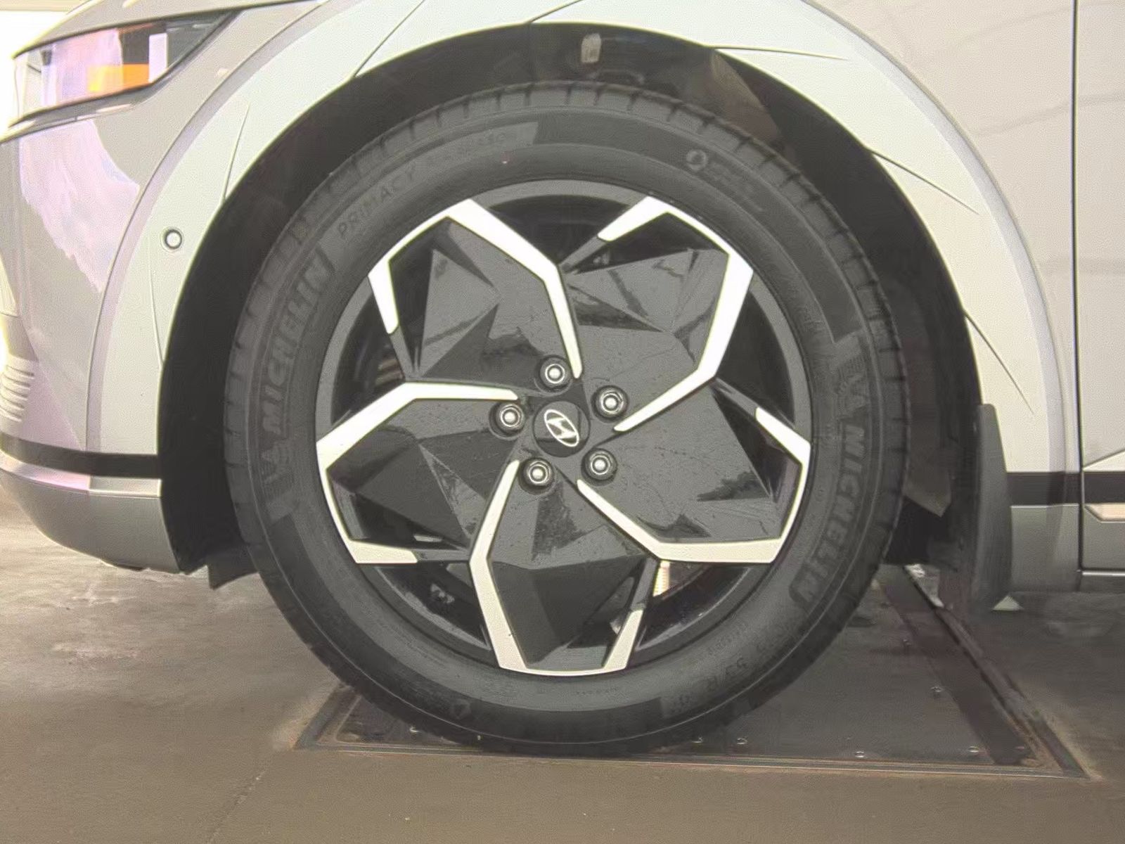 HYUNDAI LIMITED - 10