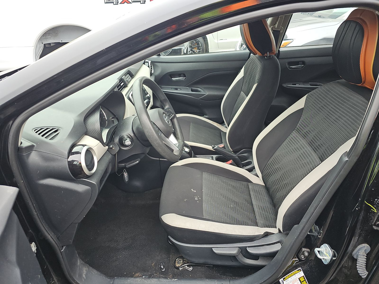 NISSAN VERSA - 8