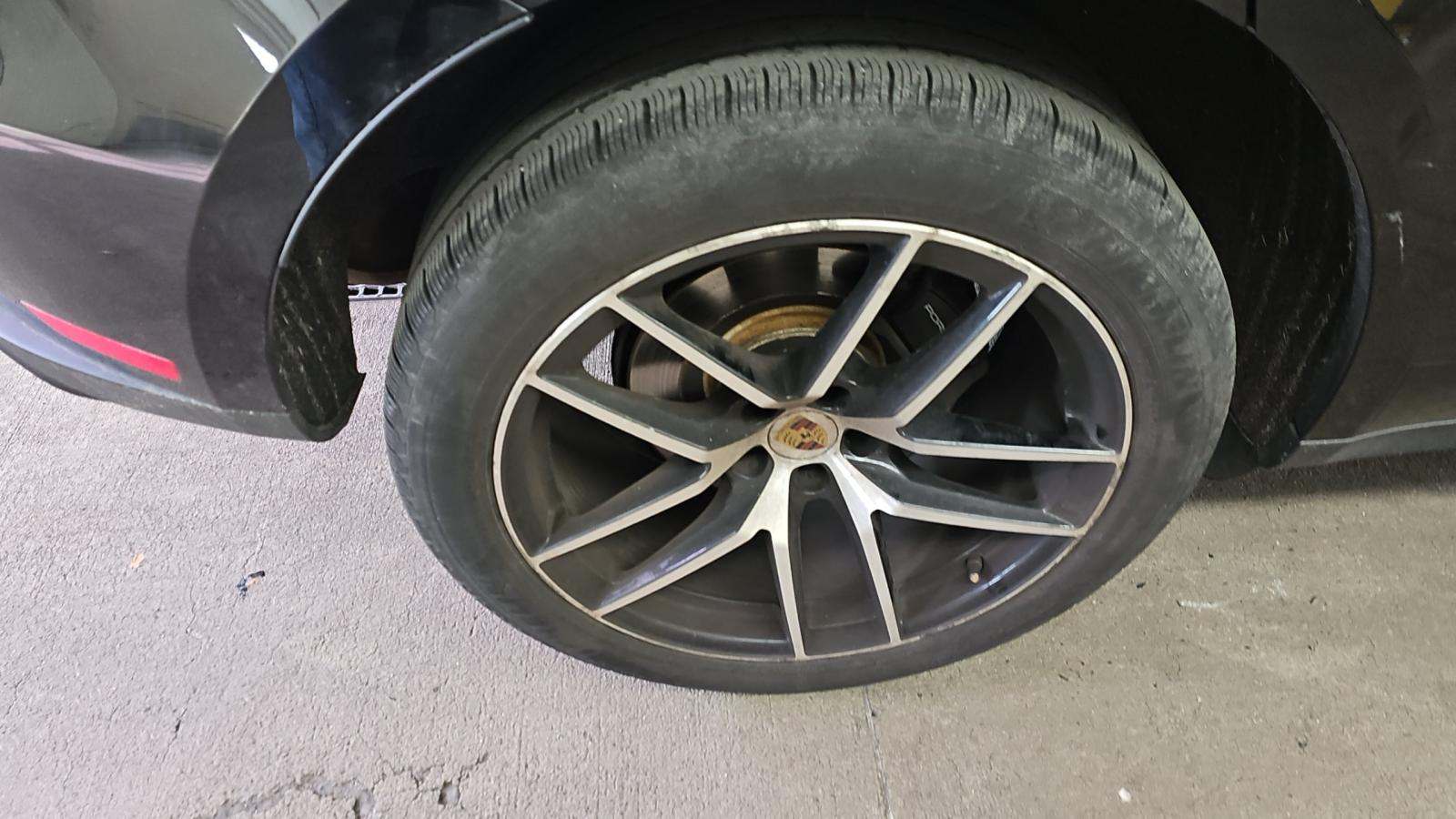 2023 Porsche Macan Base AWD