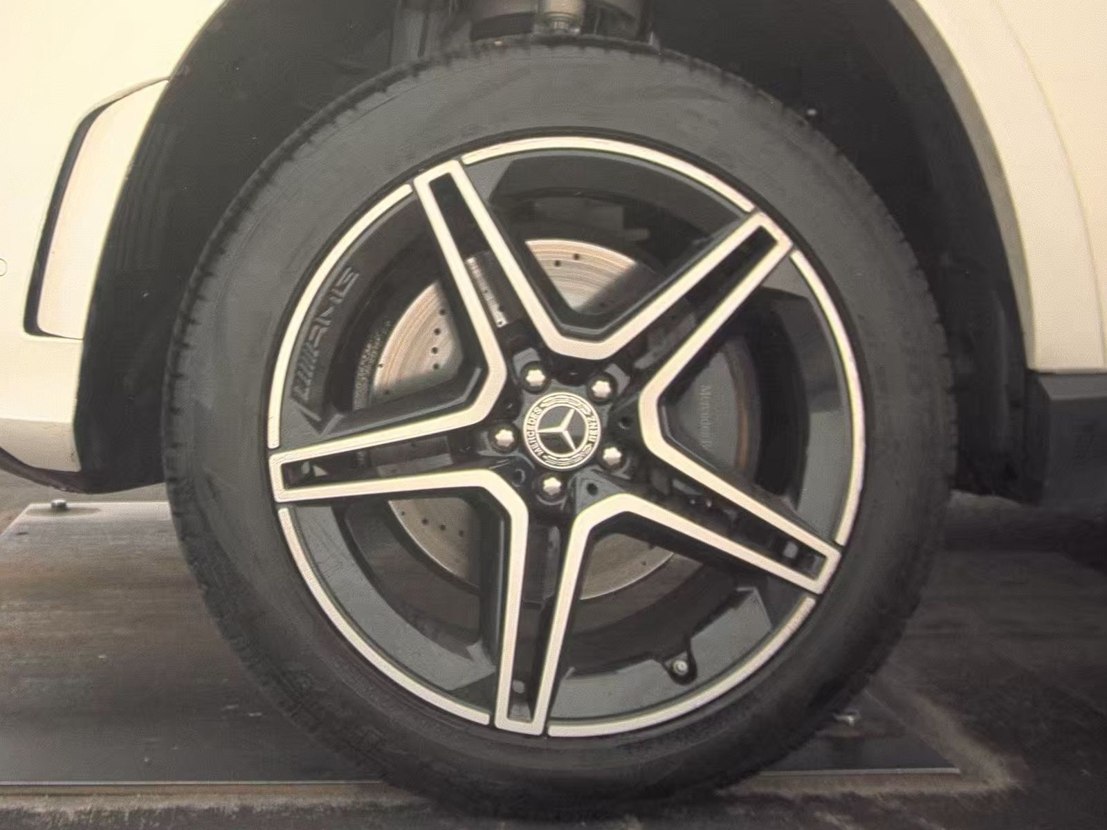 MERCEDES-BENZ GLS - 10