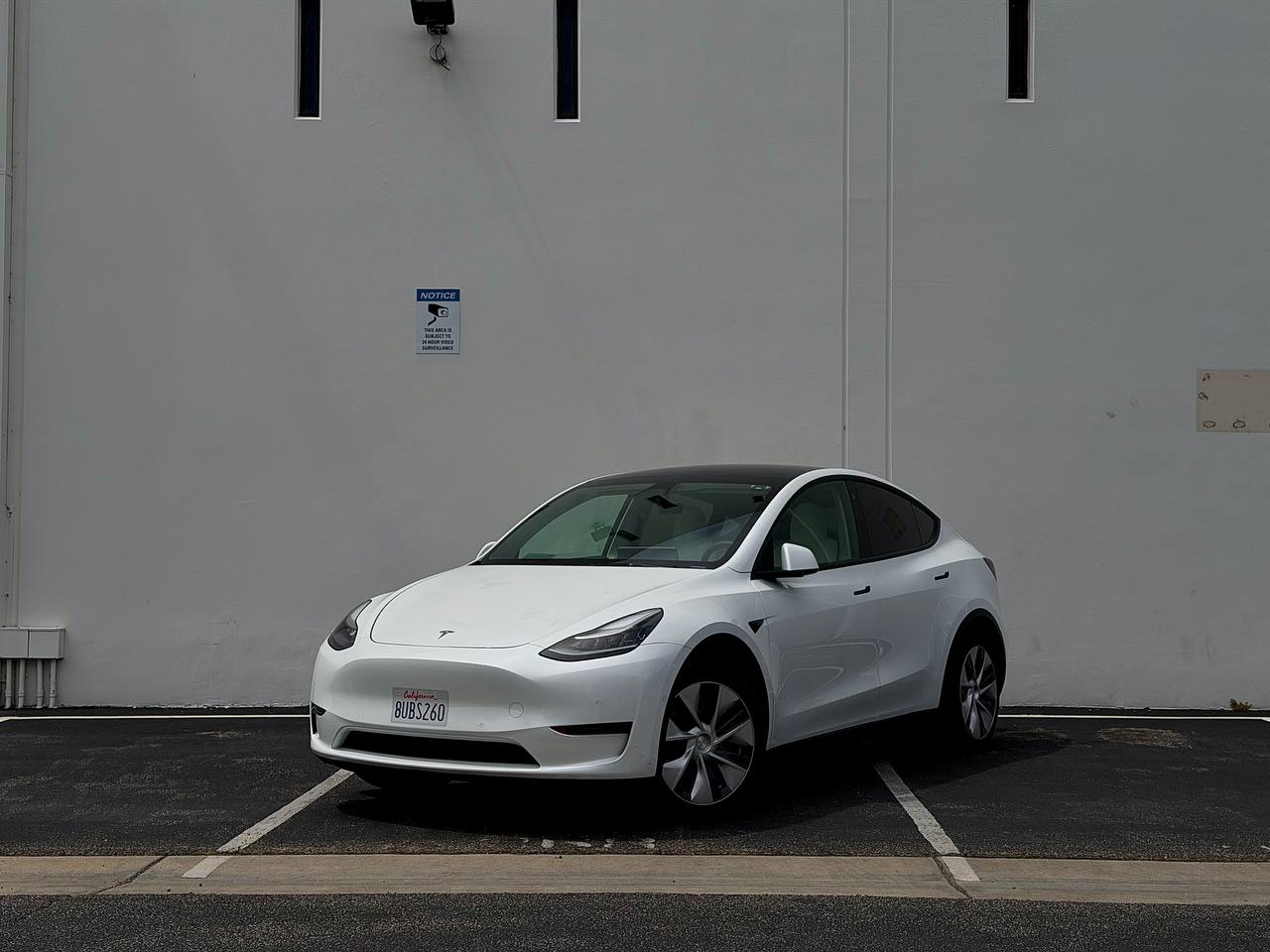 TESLA MODEL Y - 3