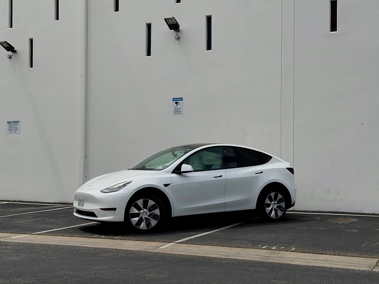 TESLA MODEL Y - 4