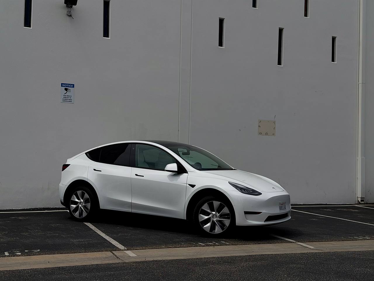 TESLA MODEL Y - 8