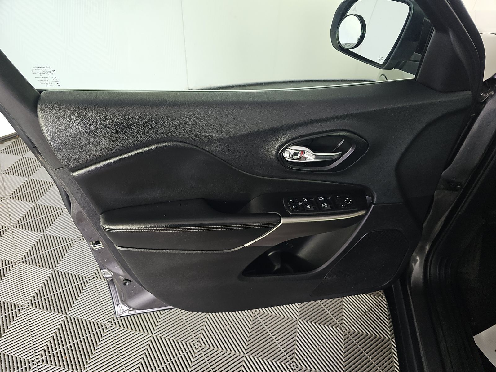 JEEP LATITUDE + - 10