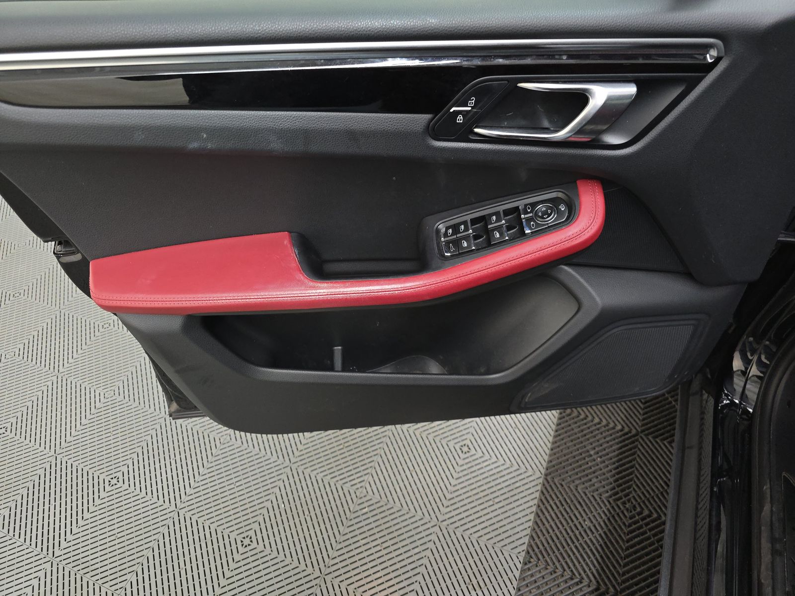 2023 Porsche Macan Base AWD