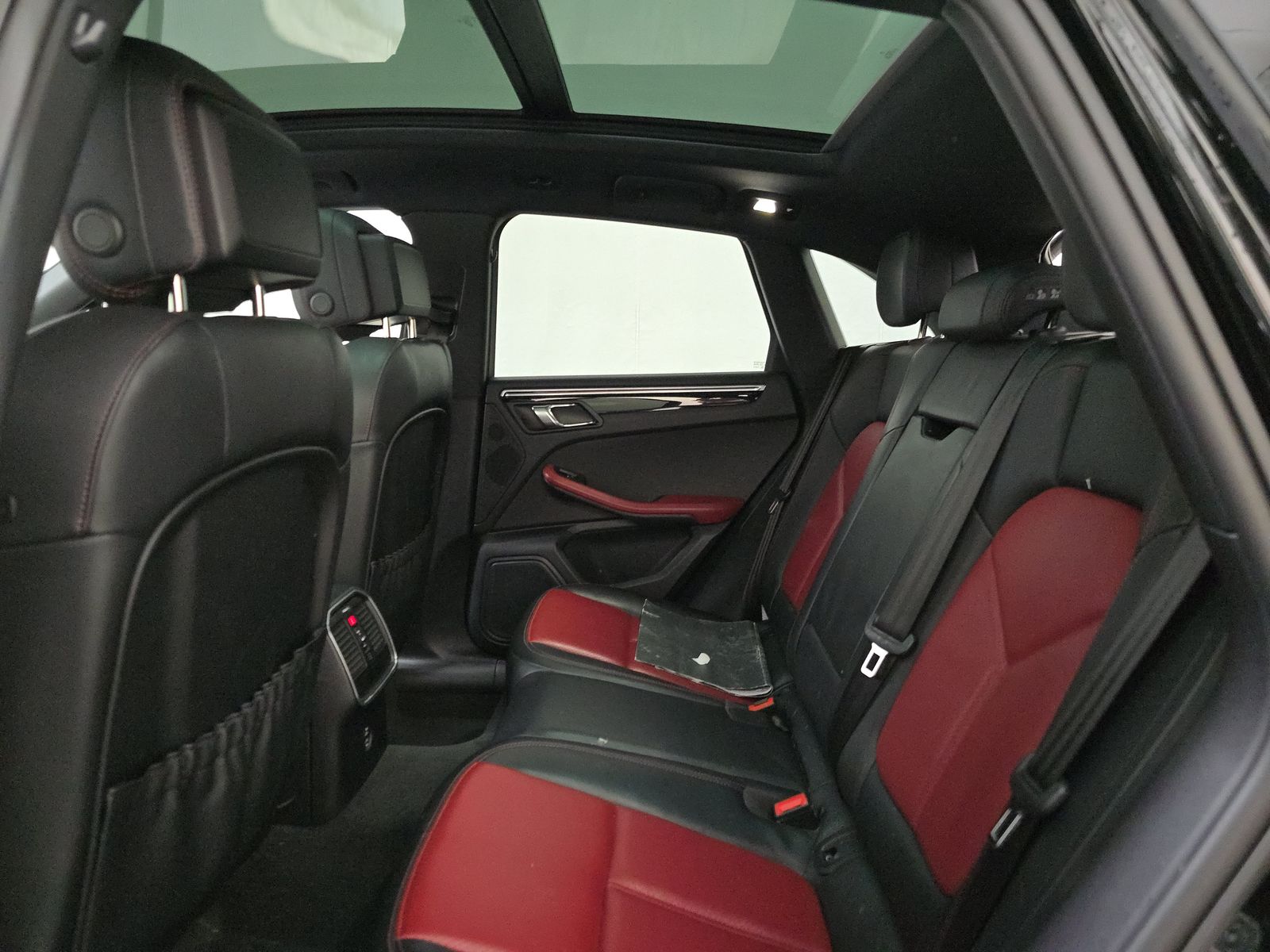 2023 Porsche Macan Base AWD