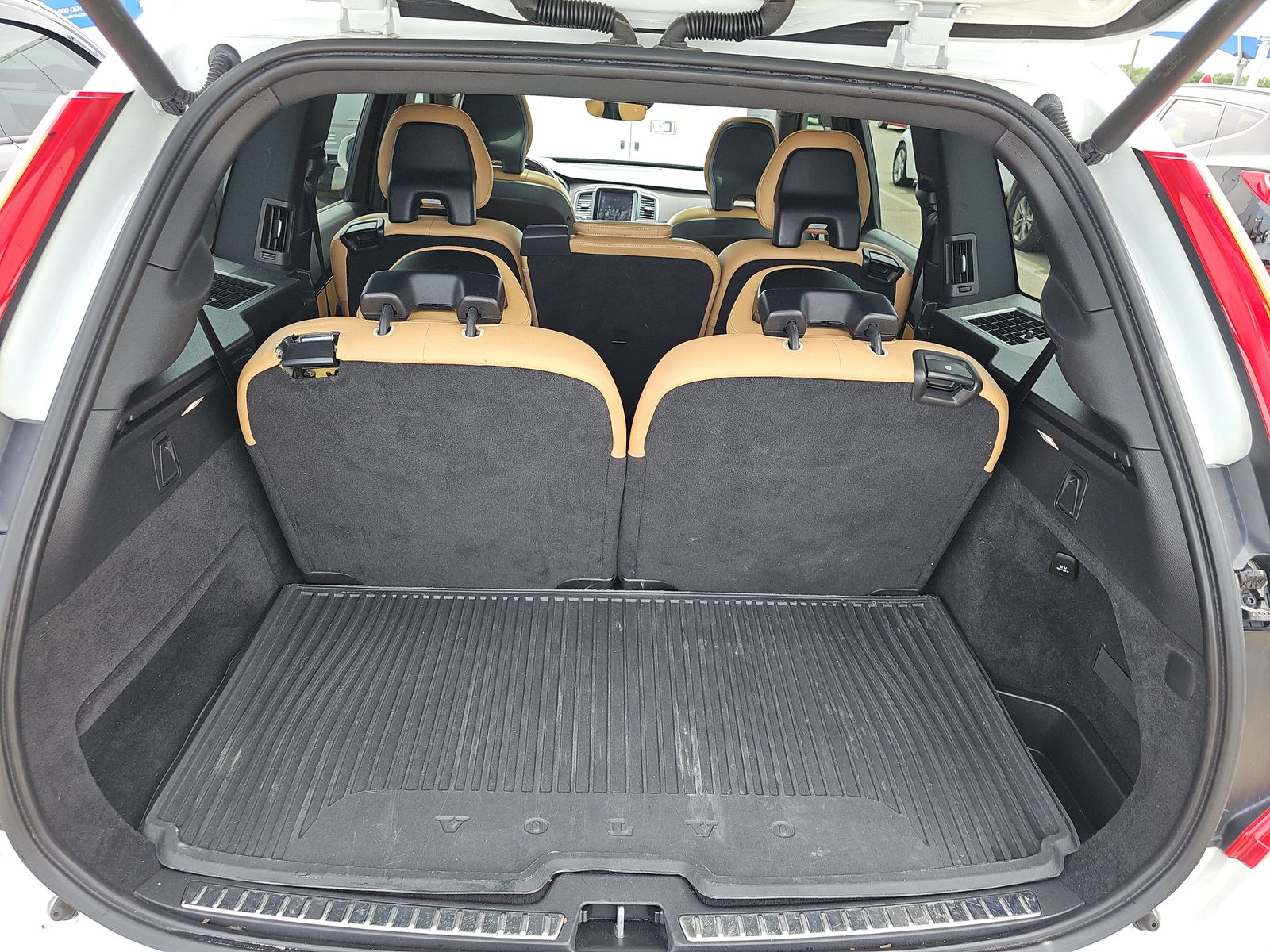 2019 Volvo XC90 T6 Momentum AWD