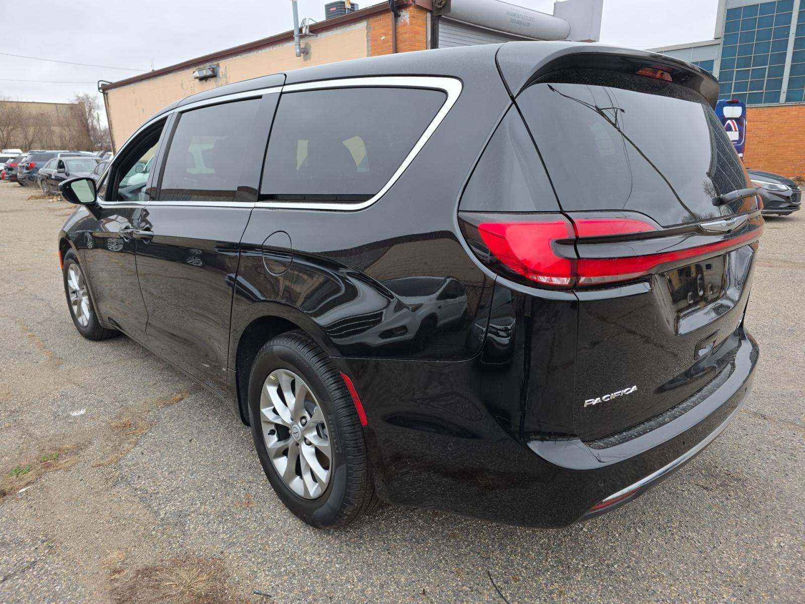 CHRYSLER PACIFICA - 4