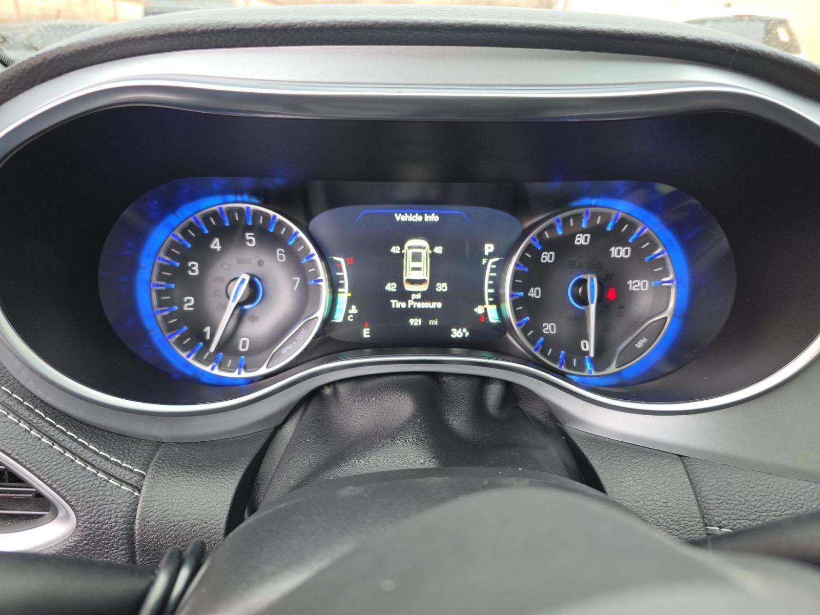 CHRYSLER PACIFICA - 7