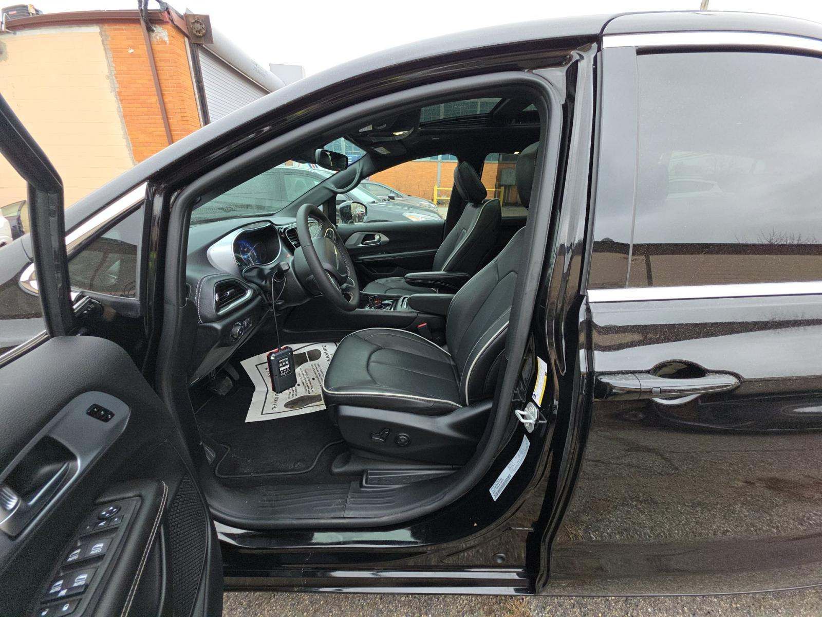 CHRYSLER PACIFICA - 5
