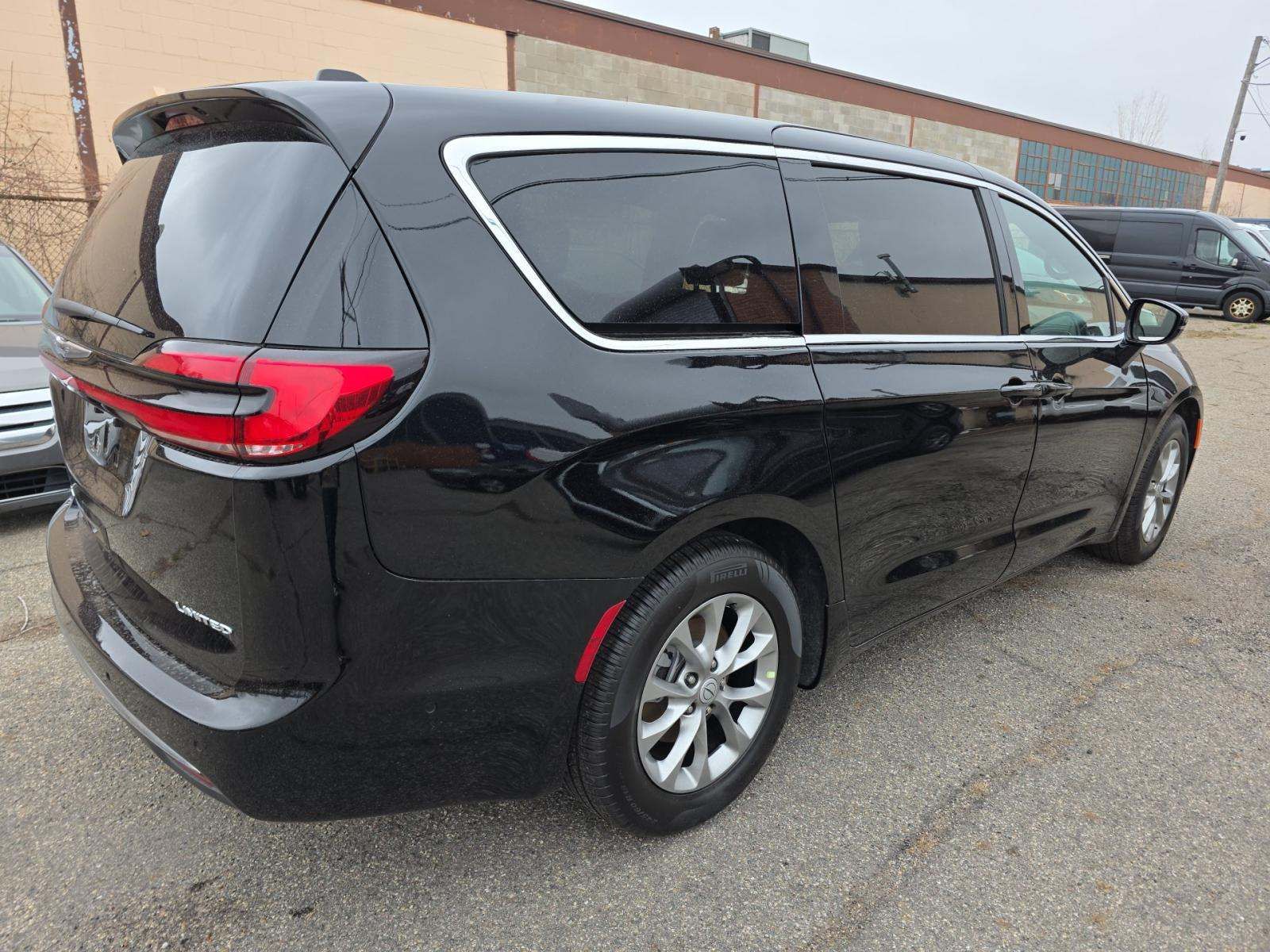 CHRYSLER PACIFICA - 3