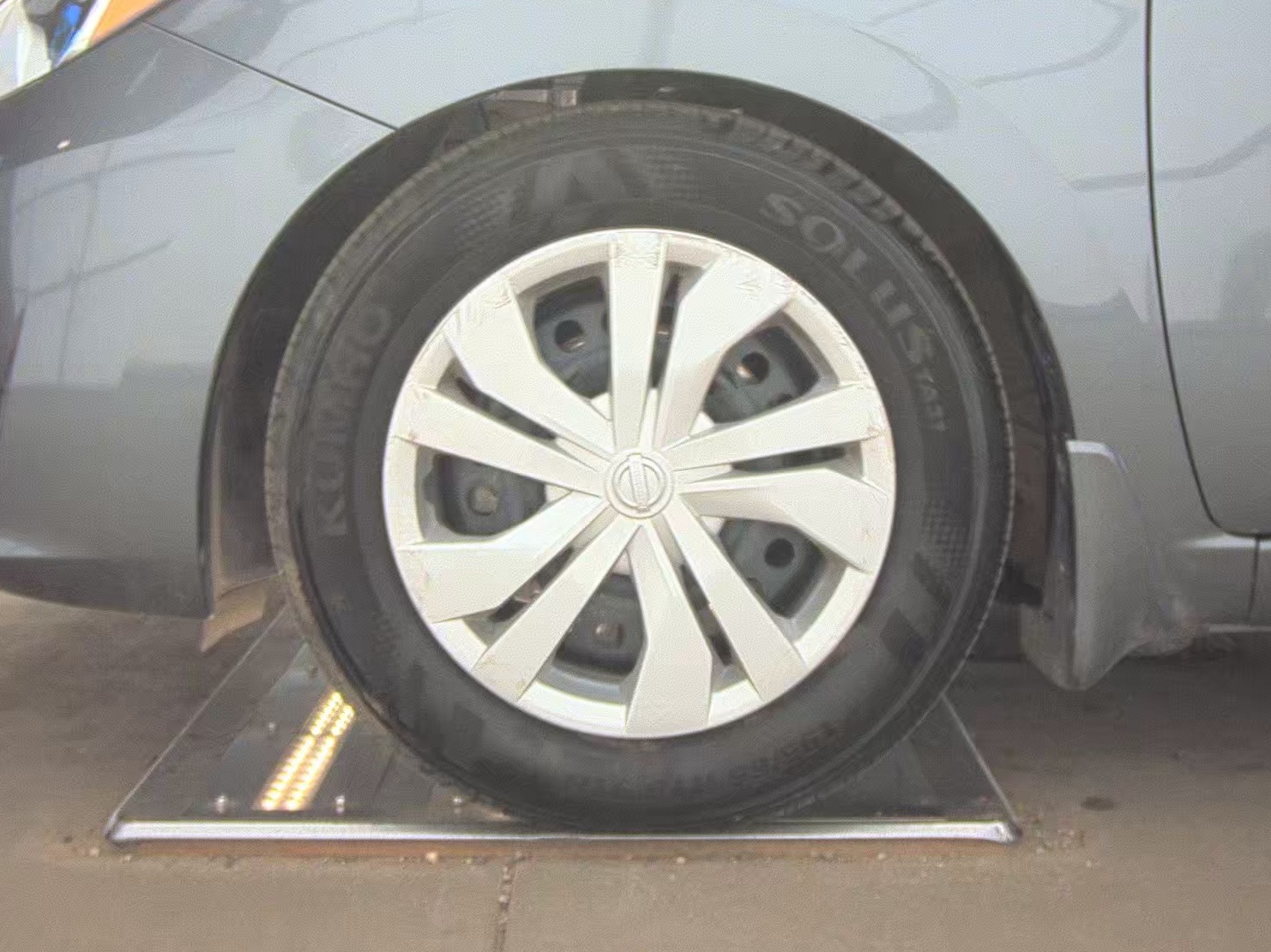 NISSAN VERSA - 10