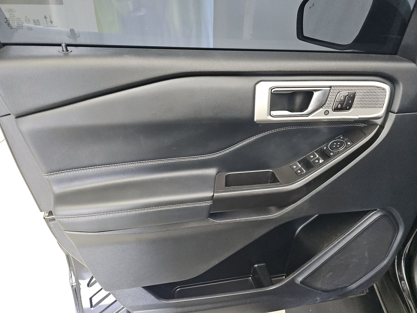 FORD EXPLORER - 10