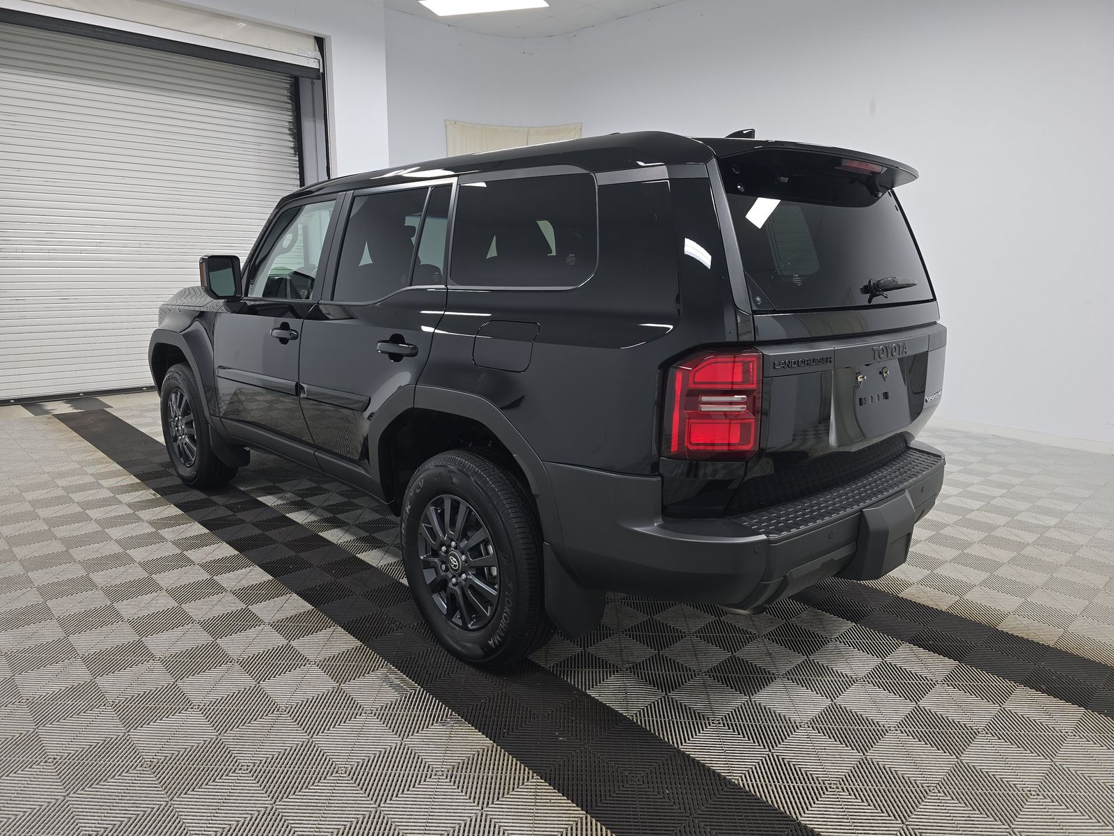 TOYOTA LAND CRUISER - 7