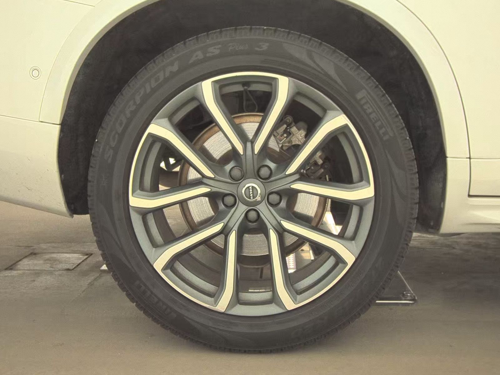 2019 Volvo XC90 T6 Momentum AWD