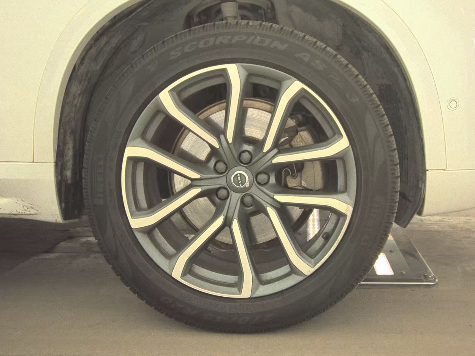2019 Volvo XC90 T6 Momentum AWD