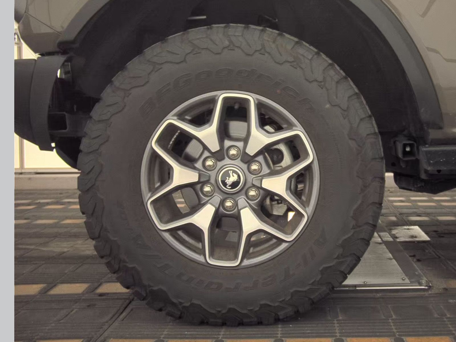 FORD BRONCO - 10