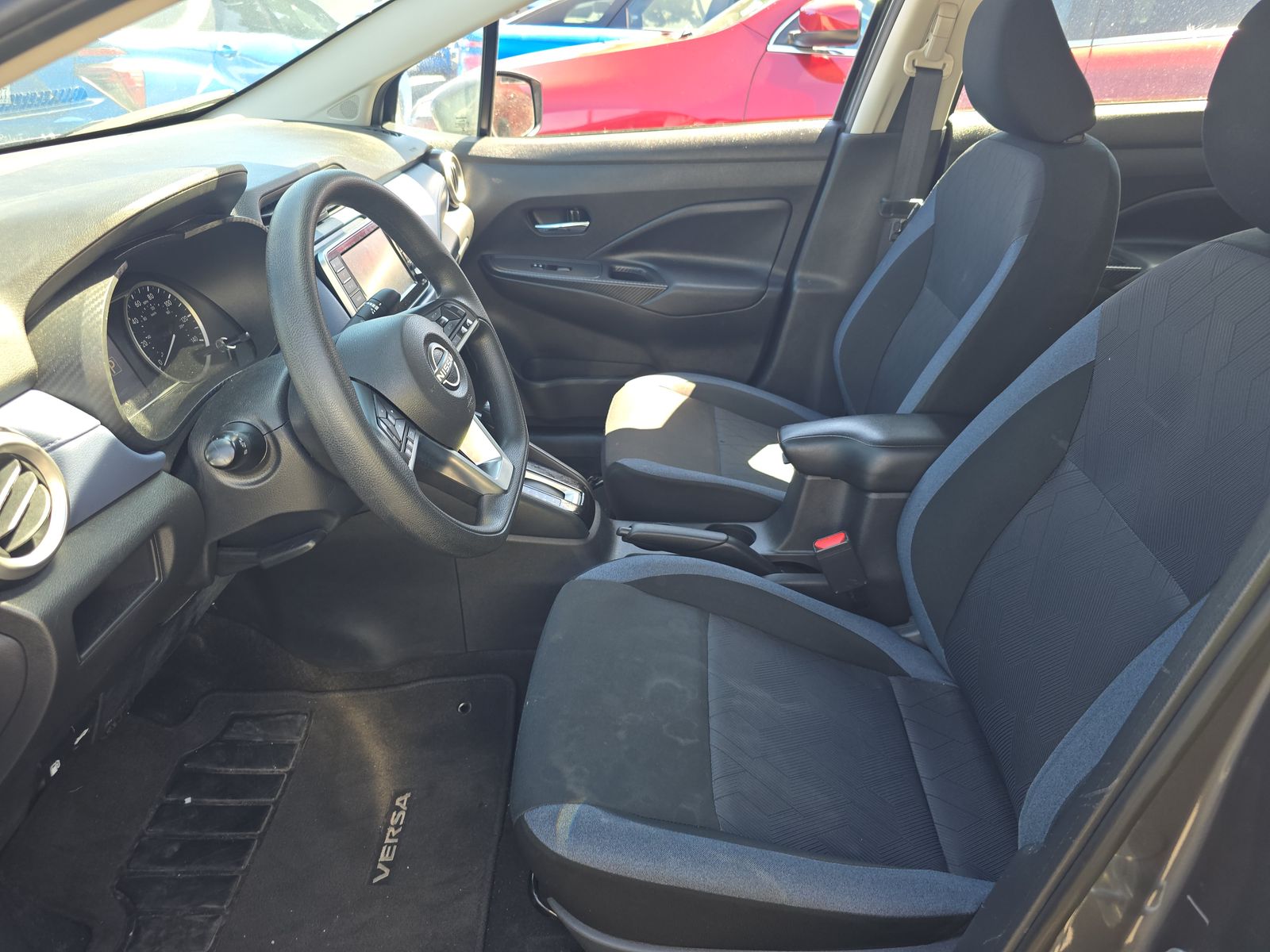 NISSAN VERSA - 8