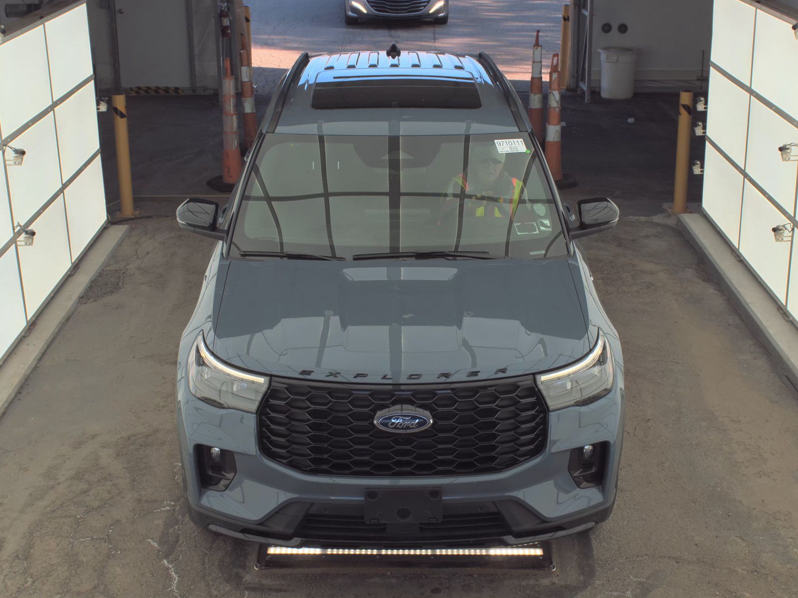 FORD EXPLORER - 3