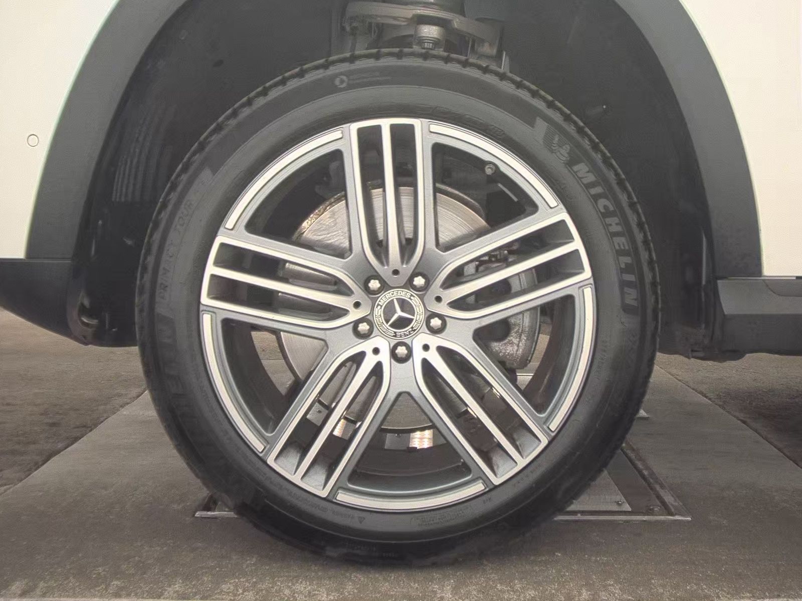 MERCEDES-BENZ GLS - 10