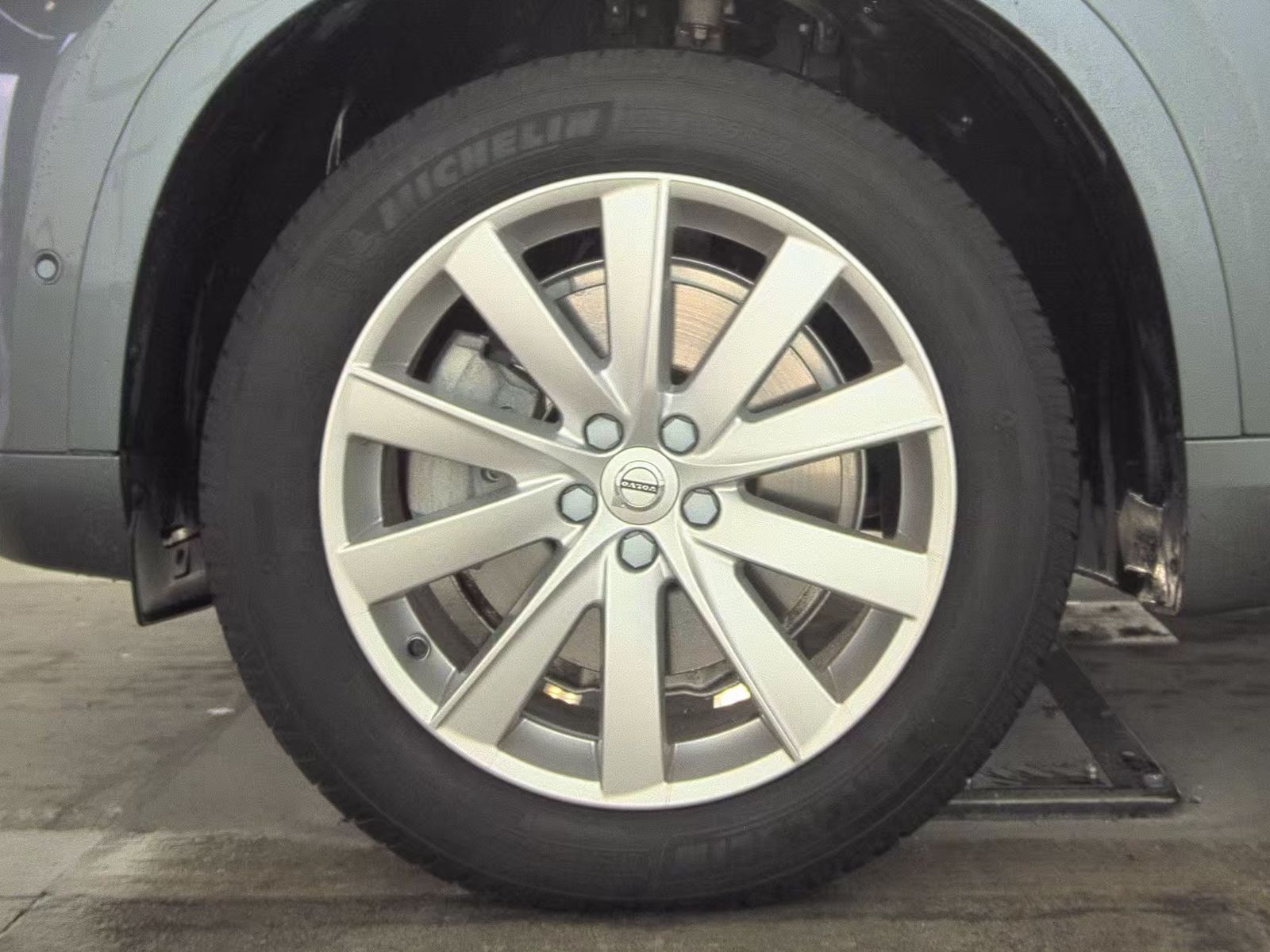 2017 Volvo XC90 T6 Momentum AWD