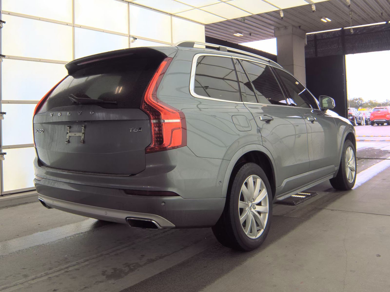 2017 Volvo XC90 T6 Momentum AWD