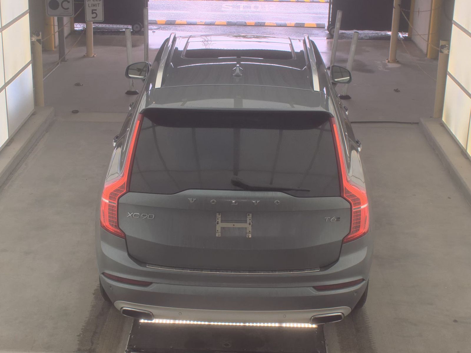 2017 Volvo XC90 T6 Momentum AWD
