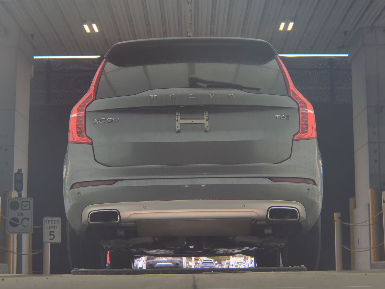 2017 Volvo XC90 T6 Momentum AWD