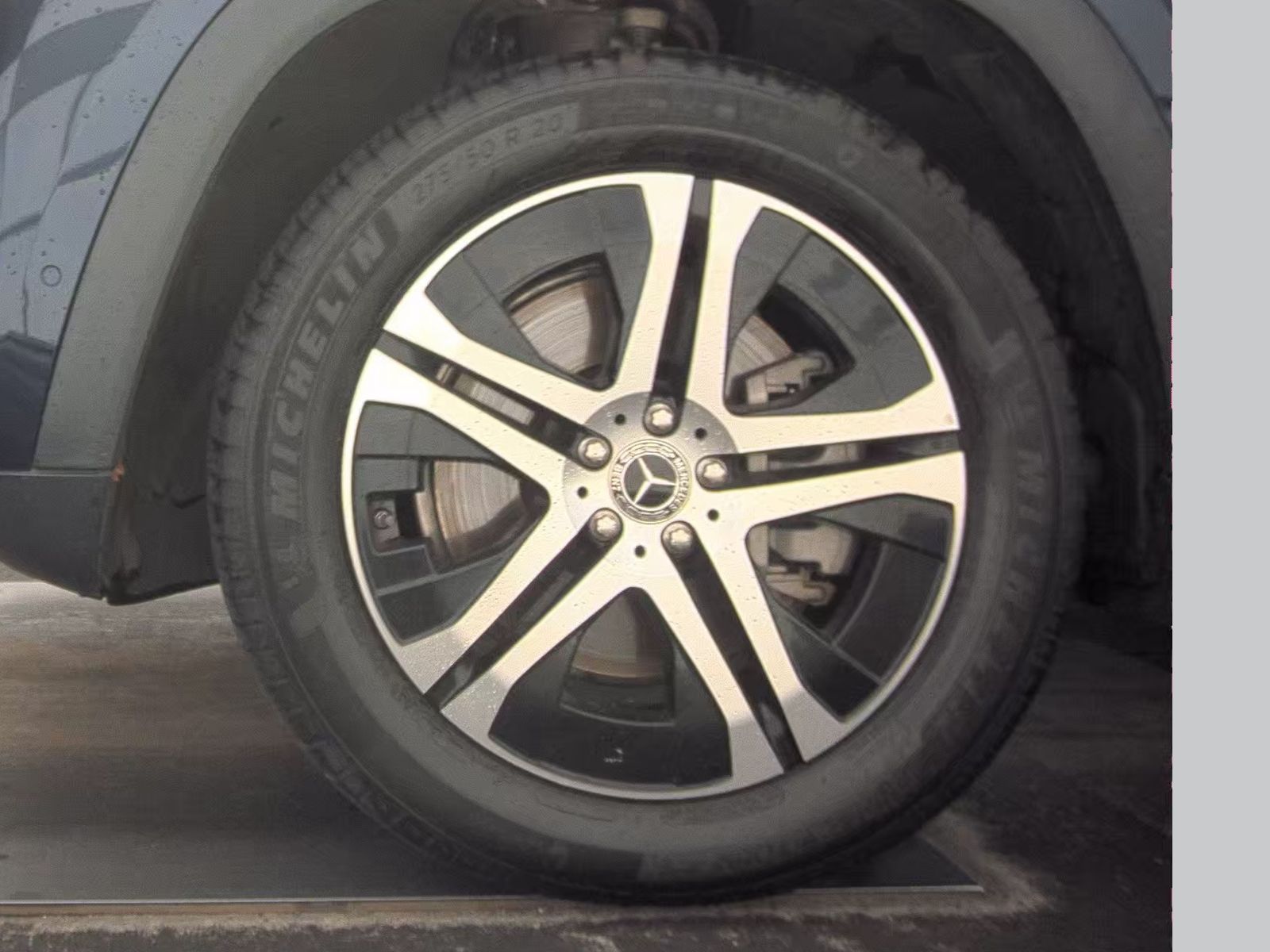 MERCEDES-BENZ GLS - 10