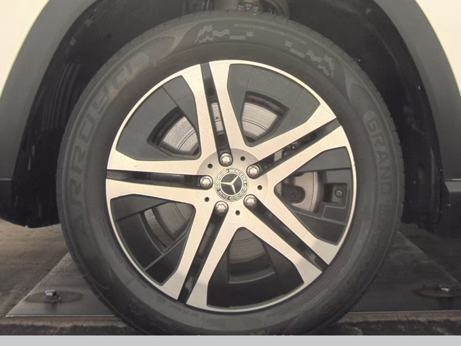 MERCEDES-BENZ GLS - 10