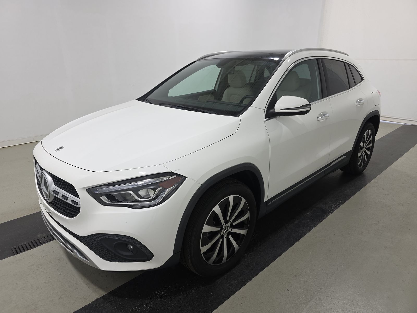 MERCEDES-BENZ GLA-CLASS - 1