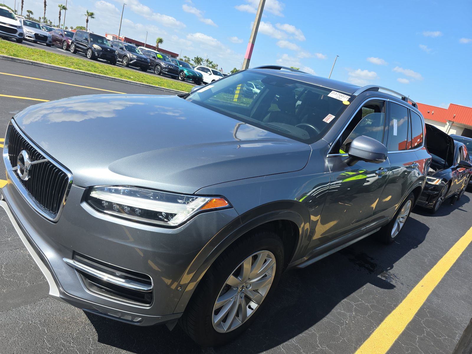 2017 Volvo XC90 T6 Momentum AWD