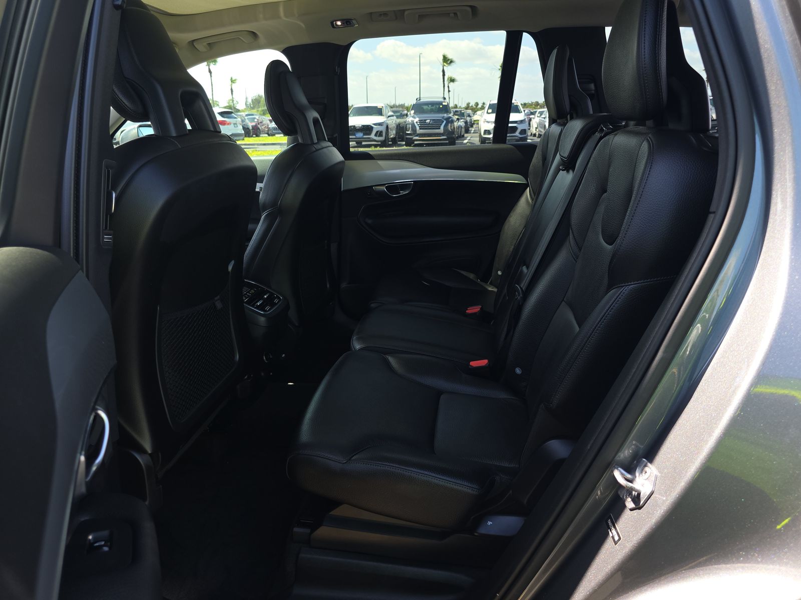 2017 Volvo XC90 T6 Momentum AWD