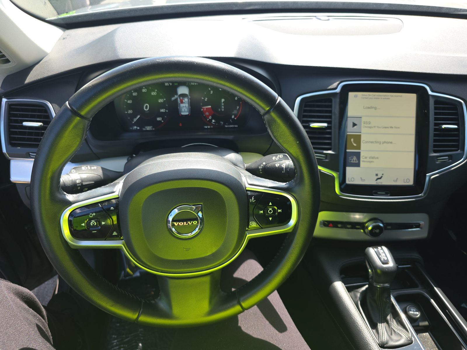 2017 Volvo XC90 T6 Momentum AWD