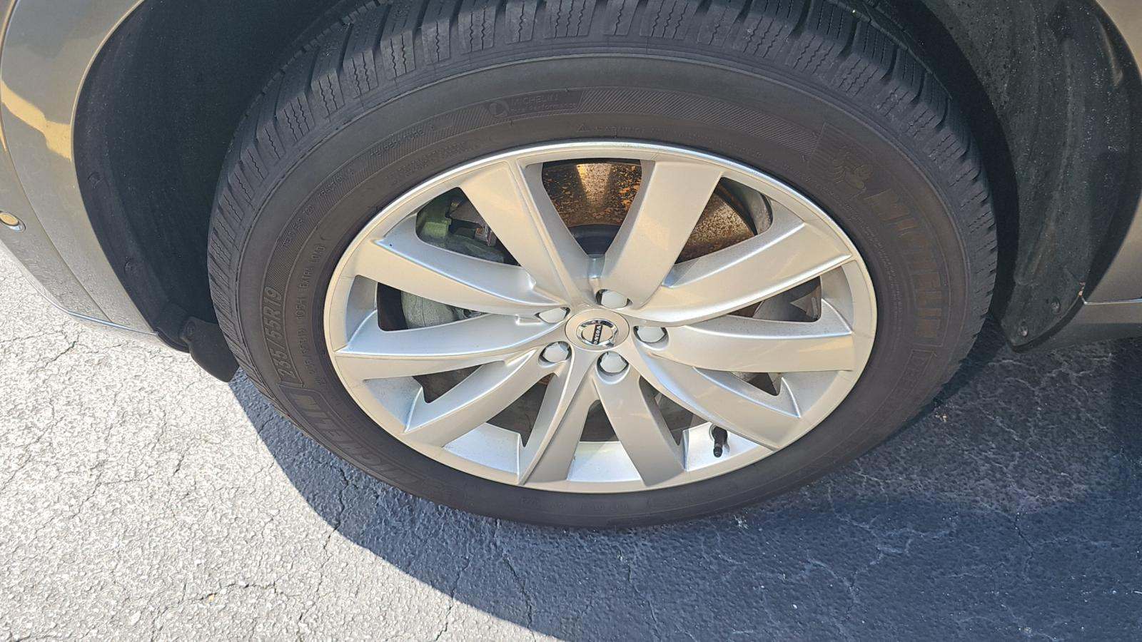 2017 Volvo XC90 T6 Momentum AWD