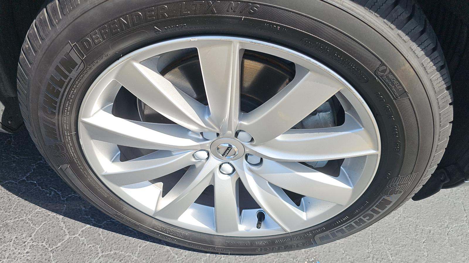 2017 Volvo XC90 T6 Momentum AWD