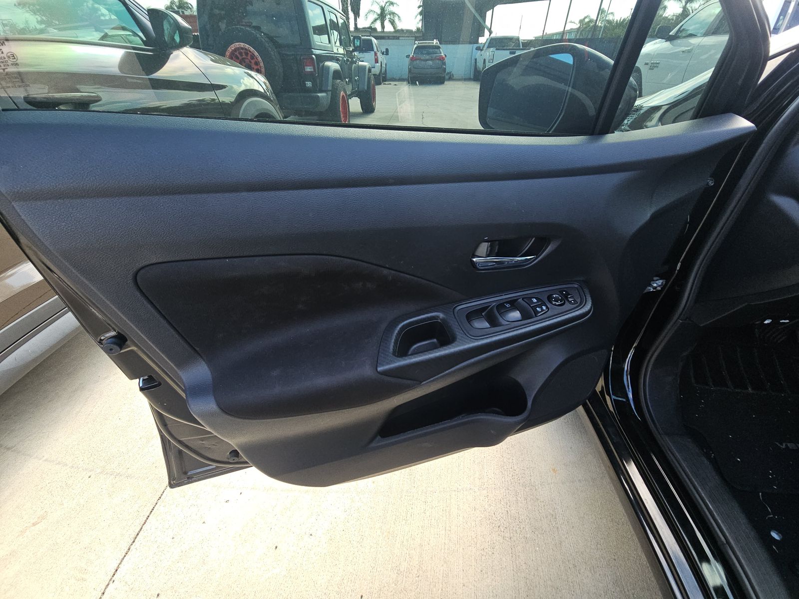 NISSAN VERSA - 10