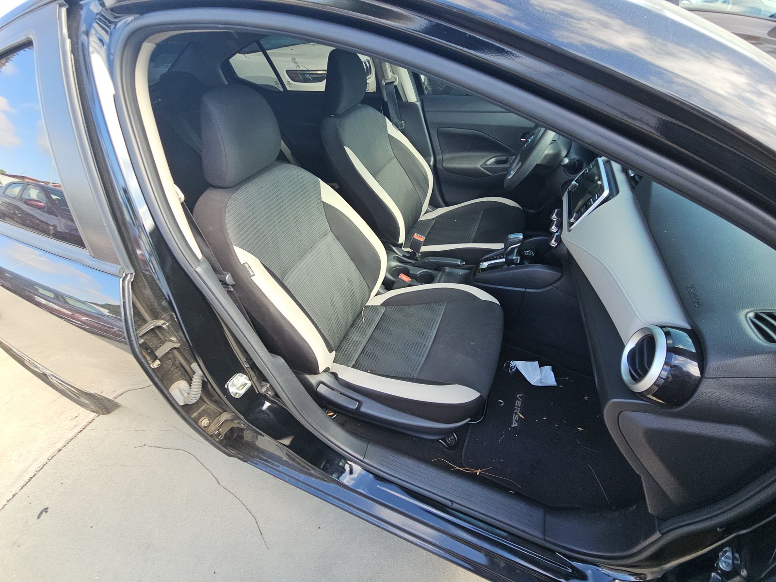 NISSAN VERSA - 9