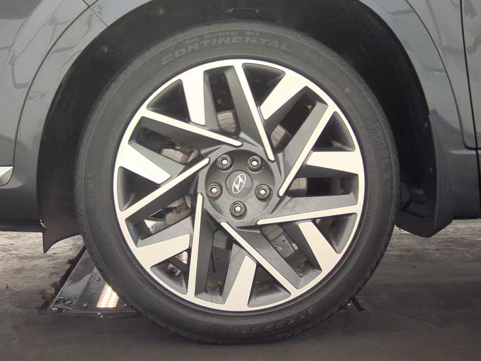 HYUNDAI CALLIGRAPH - 10