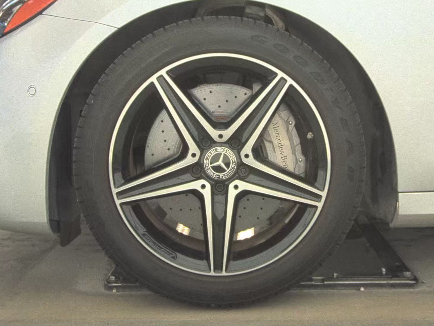 MERCEDES-BENZ E-CLASS - 10