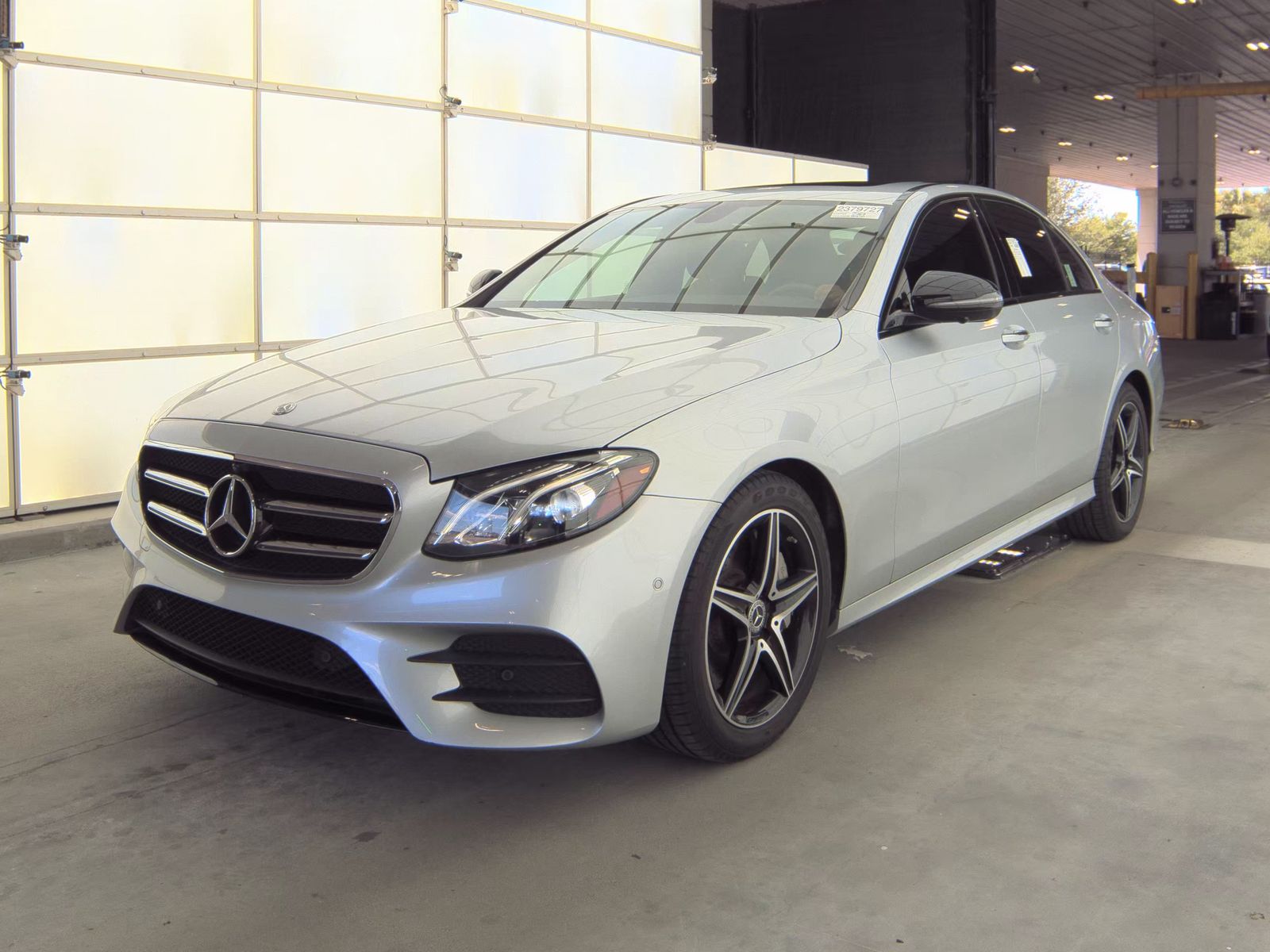 MERCEDES-BENZ E-CLASS - 1